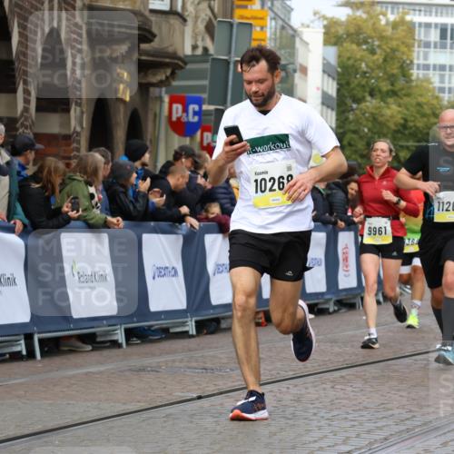 05.10.2025 - 20. swb-Marathon Bremen Strokosch-Dieckow http://msf.ph/oto/9223890 05.10.2025 10:46:37 Ziel 9009, 9207, 9366, 9961, 10268, 10411, 11268, 11327 meine-sportfotos.de