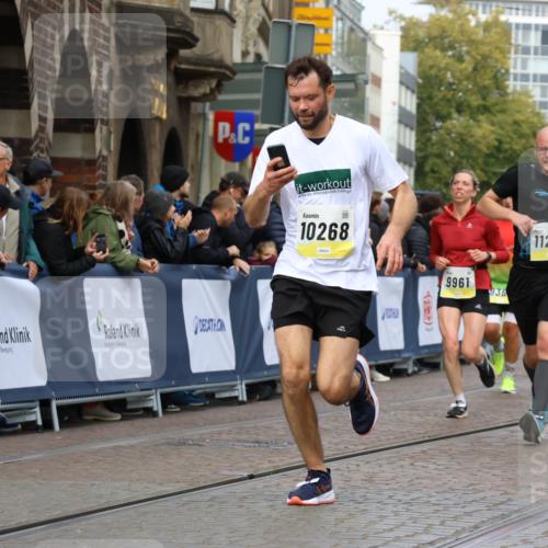 05.10.2025 - 20. swb-Marathon Bremen Strokosch-Dieckow http://msf.ph/oto/9223891 05.10.2025 10:46:37 Ziel 9009, 9207, 9366, 9961, 10268, 10411, 11268, 11327 meine-sportfotos.de