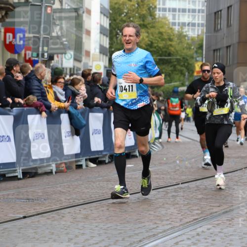 05.10.2025 - 20. swb-Marathon Bremen Strokosch-Dieckow http://msf.ph/oto/9223897 05.10.2025 10:46:41 Ziel 9366, 9961, 10268, 10277, 10411, 11268, 11327 meine-sportfotos.de