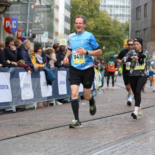05.10.2025 - 20. swb-Marathon Bremen Strokosch-Dieckow http://msf.ph/oto/9223898 05.10.2025 10:46:41 Ziel 9366, 9961, 10268, 10277, 10411, 11268, 11327 meine-sportfotos.de