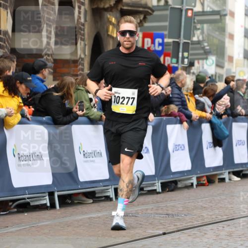05.10.2025 - 20. swb-Marathon Bremen Strokosch-Dieckow http://msf.ph/oto/9223904 05.10.2025 10:46:45 Ziel 10277, 10411, 10661, 11327 meine-sportfotos.de