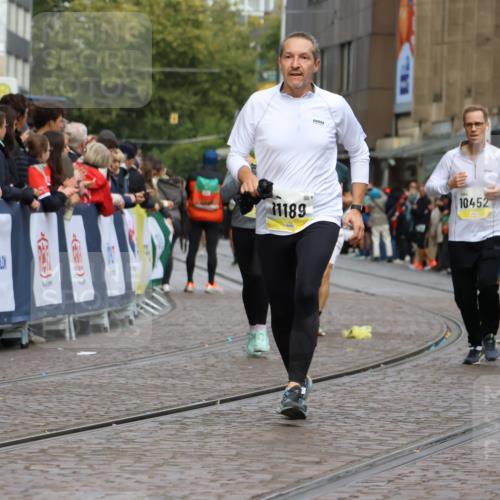 05.10.2025 - 20. swb-Marathon Bremen Strokosch-Dieckow http://msf.ph/oto/9223911 05.10.2025 10:46:53 Ziel 9413, 10452, 10509, 10661, 10750, 10789, 11189 meine-sportfotos.de