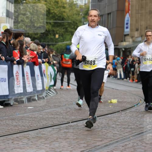 05.10.2025 - 20. swb-Marathon Bremen Strokosch-Dieckow http://msf.ph/oto/9223912 05.10.2025 10:46:53 Ziel 9413, 10452, 10509, 10661, 10750, 10789, 11189 meine-sportfotos.de