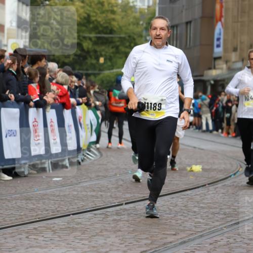 05.10.2025 - 20. swb-Marathon Bremen Strokosch-Dieckow http://msf.ph/oto/9223913 05.10.2025 10:46:53 Ziel 9413, 10452, 10509, 10661, 10750, 10789, 11189 meine-sportfotos.de