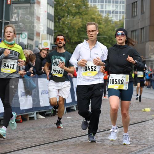 05.10.2025 - 20. swb-Marathon Bremen Strokosch-Dieckow http://msf.ph/oto/9223914 05.10.2025 10:46:57 Ziel 9413, 9562, 10452, 10509, 10750, 10789, 11189 meine-sportfotos.de