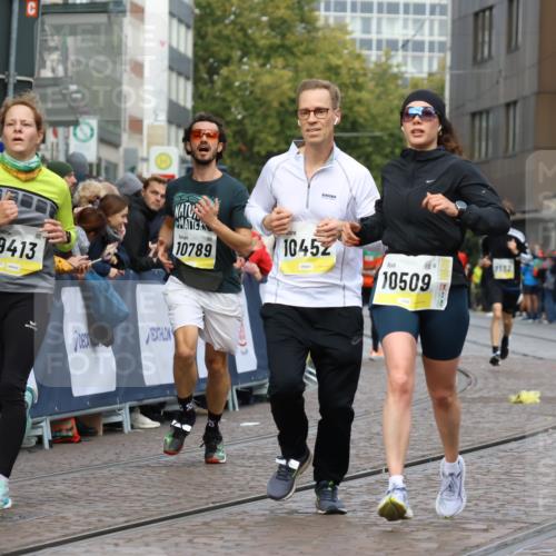 05.10.2025 - 20. swb-Marathon Bremen Strokosch-Dieckow http://msf.ph/oto/9223915 05.10.2025 10:46:57 Ziel 9413, 9562, 10452, 10509, 10750, 10789, 11189 meine-sportfotos.de