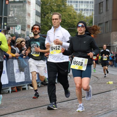 05.10.2025 - 20. swb-Marathon Bremen Strokosch-Dieckow http://msf.ph/oto/9223918 05.10.2025 10:46:57 Ziel 9413, 9562, 10452, 10509, 10750, 10789, 11189 meine-sportfotos.de