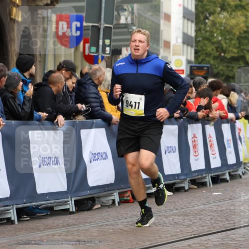 05.10.2025 - 20. swb-Marathon Bremen Strokosch-Dieckow http://msf.ph/oto/9223927 05.10.2025 10:47:11 Ziel 9411, 9546, 9711 meine-sportfotos.de