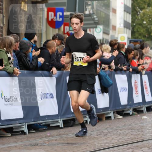 05.10.2025 - 20. swb-Marathon Bremen Strokosch-Dieckow http://msf.ph/oto/9223935 05.10.2025 10:47:18 Ziel 9428, 9670, 9711, 10637, 10667, 11498, 11705 meine-sportfotos.de