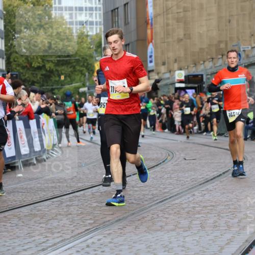 05.10.2025 - 20. swb-Marathon Bremen Strokosch-Dieckow http://msf.ph/oto/9223948 05.10.2025 10:47:25 Ziel 9244, 9428, 10319, 10637, 10667, 10951, 11498, 11705, 11742 meine-sportfotos.de