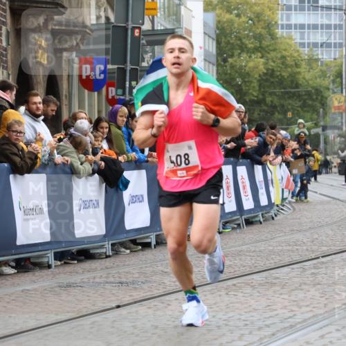 05.10.2025 - 20. swb-Marathon Bremen Strokosch-Dieckow http://msf.ph/oto/9223953 05.10.2025 12:08:44 Ziel 408 meine-sportfotos.de
