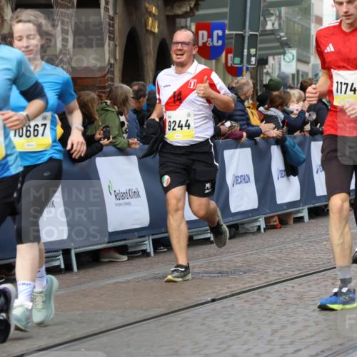 05.10.2025 - 20. swb-Marathon Bremen Strokosch-Dieckow http://msf.ph/oto/9223956 05.10.2025 10:47:26 Ziel 9244, 9428, 9924, 10319, 10637, 10667, 10951, 11498, 11705, 11742 meine-sportfotos.de