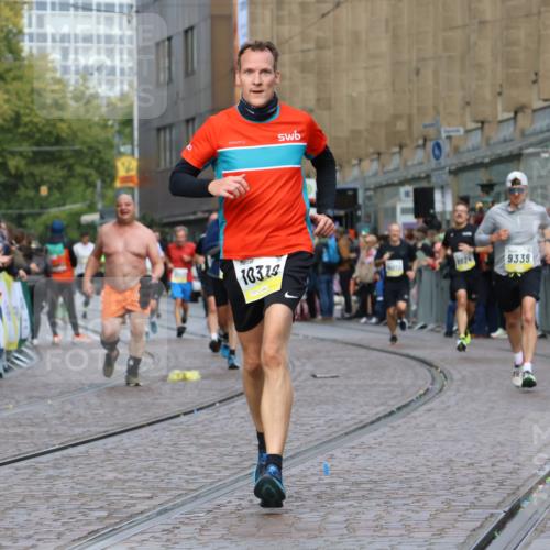 05.10.2025 - 20. swb-Marathon Bremen Strokosch-Dieckow http://msf.ph/oto/9223960 05.10.2025 10:47:28 Ziel 9244, 9339, 9924, 10319, 10637, 10667, 10951, 11498, 11742 meine-sportfotos.de