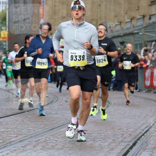 05.10.2025 - 20. swb-Marathon Bremen Strokosch-Dieckow http://msf.ph/oto/9223972 05.10.2025 10:47:33 Ziel 9339, 9377, 9924, 10073, 10850, 10875, 10947, 11330 meine-sportfotos.de