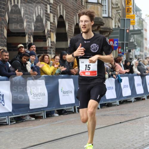 05.10.2025 - 20. swb-Marathon Bremen Strokosch-Dieckow http://msf.ph/oto/9223975 05.10.2025 12:10:41 Ziel 15 meine-sportfotos.de