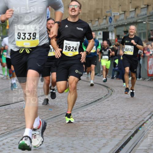05.10.2025 - 20. swb-Marathon Bremen Strokosch-Dieckow http://msf.ph/oto/9223976 05.10.2025 10:47:34 Ziel 9339, 9377, 9924, 10073, 10676, 10850, 10875, 10947, 11330, 11409, 11708 meine-sportfotos.de