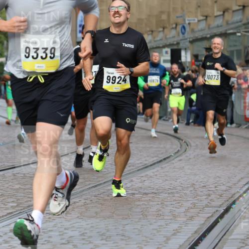 05.10.2025 - 20. swb-Marathon Bremen Strokosch-Dieckow http://msf.ph/oto/9223978 05.10.2025 10:47:34 Ziel 9339, 9377, 9924, 10073, 10676, 10850, 10875, 10947, 11330, 11409, 11708 meine-sportfotos.de