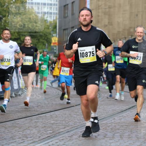 05.10.2025 - 20. swb-Marathon Bremen Strokosch-Dieckow http://msf.ph/oto/9223982 05.10.2025 10:47:37 Ziel 9339, 9377, 9924, 10062, 10073, 10676, 10850, 10875, 10947, 11244, 11330, 11409, 11708 meine-sportfotos.de