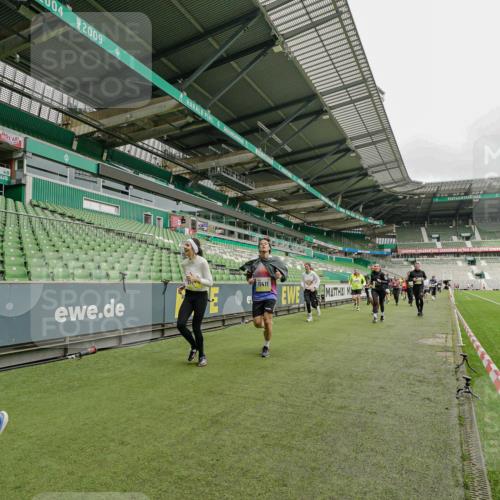 05.10.2025 - 20. swb-Marathon Bremen Michael Burmester http://msf.ph/oto/9224152 05.10.2025 10:31:49 Laufen im Stadion 7193, 7251, 8118, 8888, 9004, 9172, 9196, 9226, 9252, 9256, 9267, 9287, 9337, 9415, 9427, 9431, 9457, 9506, 9581, 9584, 9742, 9791, 9807, 9852, 9871, 9903, 9934, 10014, 10016, 10019, 10020, 10029, 10038, 10057, 10064, 10075, 10128, 10163, 10199, 10206, 10222, 10226, 10240, 10242, 10262, 10279, 10296, 10310, 10321, 10327, 10335, 10356, 10369, 10438, 10468, 10537, 10543, 10609, 10616, 10636, 10638, 10655, 10662, 10668, 10669, 10698, 10719, 10743, 10785 meine-sportfotos.de