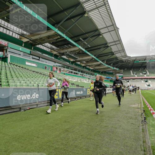 05.10.2025 - 20. swb-Marathon Bremen Michael Burmester http://msf.ph/oto/9224154 05.10.2025 10:31:52 Laufen im Stadion 7193, 7251, 8118, 8888, 9004, 9172, 9196, 9226, 9252, 9256, 9287, 9337, 9415, 9427, 9431, 9457, 9506, 9581, 9621, 9701, 9791, 9807, 9852, 9871, 9903, 9956, 10014, 10019, 10020, 10029, 10038, 10057, 10064, 10075, 10128, 10163, 10199, 10206, 10222, 10226, 10240, 10242, 10262, 10279, 10296, 10310, 10321, 10327, 10335, 10356, 10369, 10438, 10468, 10537, 10543, 10609, 10616, 10636, 10638, 10655, 10662, 10668, 10669, 10698, 10719, 10743, 10785, 9267 meine-sportfotos.de