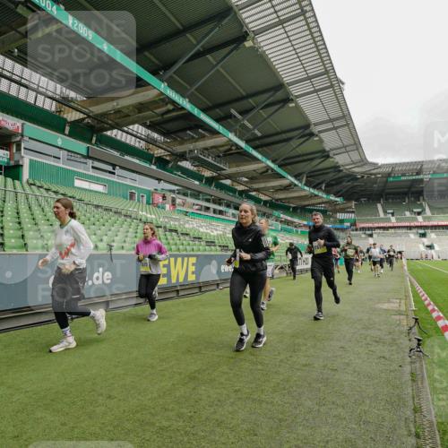 05.10.2025 - 20. swb-Marathon Bremen Michael Burmester http://msf.ph/oto/9224155 05.10.2025 10:31:52 Laufen im Stadion 7193, 7251, 8118, 8888, 9004, 9172, 9196, 9226, 9252, 9256, 9287, 9337, 9415, 9427, 9431, 9457, 9506, 9581, 9621, 9701, 9791, 9807, 9852, 9871, 9903, 9956, 10014, 10019, 10020, 10029, 10038, 10057, 10064, 10075, 10128, 10163, 10199, 10206, 10222, 10226, 10240, 10242, 10262, 10279, 10296, 10310, 10321, 10327, 10335, 10356, 10369, 10438, 10468, 10537, 10543, 10609, 10616, 10636, 10638, 10655, 10662, 10668, 10669, 10698, 10719, 10743, 10785, 9267 meine-sportfotos.de