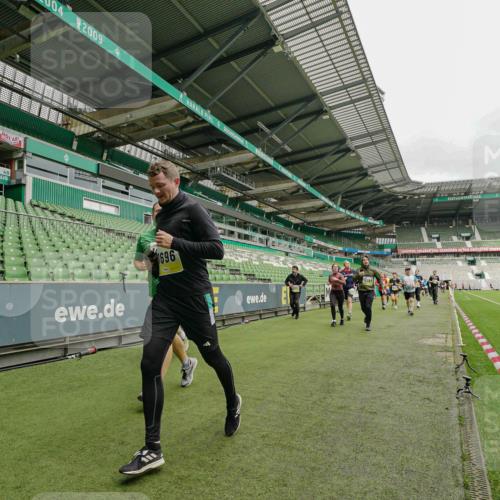 05.10.2025 - 20. swb-Marathon Bremen Michael Burmester http://msf.ph/oto/9224157 05.10.2025 10:31:54 Laufen im Stadion 7193, 7251, 8118, 8888, 9004, 9172, 9196, 9226, 9252, 9256, 9287, 9337, 9415, 9427, 9431, 9457, 9506, 9581, 9621, 9701, 9791, 9807, 9871, 9903, 9956, 10014, 10019, 10020, 10029, 10038, 10057, 10064, 10075, 10128, 10163, 10199, 10206, 10222, 10226, 10240, 10242, 10262, 10279, 10296, 10310, 10321, 10327, 10335, 10369, 10438, 10468, 10537, 10543, 10609, 10616, 10636, 10655, 10662, 10668, 10669, 10698, 10719, 10743, 10785, 9267 meine-sportfotos.de