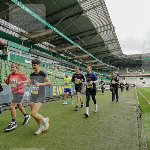 05.10.2025 - 20. swb-Marathon Bremen Michael Burmester http://msf.ph/oto/9224162 05.10.2025 10:32:00 Laufen im Stadion 7193, 8118, 8326, 8333, 8888, 9004, 9172, 9196, 9226, 9256, 9415, 9427, 9439, 9457, 9506, 9581, 9621, 9701, 9776, 9807, 9871, 9903, 9956, 10014, 10019, 10020, 10029, 10038, 10057, 10064, 10075, 10128, 10206, 10215, 10222, 10226, 10242, 10262, 10279, 10296, 10310, 10327, 10335, 10369, 10438, 10460, 10468, 10543, 10609, 10616, 10655, 10662, 10668, 10698, 10719, 10743, 10785, 7251, 9004, 9252, 9267, 9287, 9337, 9431 meine-sportfotos.de