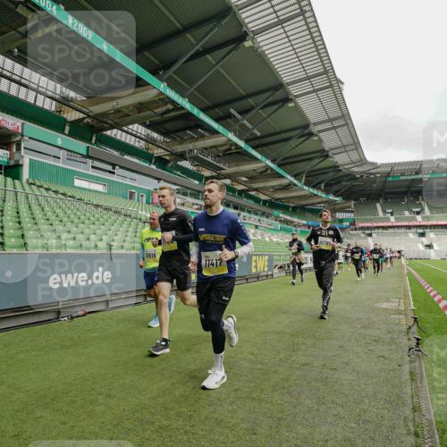05.10.2025 - 20. swb-Marathon Bremen Michael Burmester http://msf.ph/oto/9224163 05.10.2025 10:32:00 Laufen im Stadion 7193, 8118, 8326, 8333, 8888, 9004, 9172, 9196, 9226, 9256, 9415, 9427, 9439, 9457, 9506, 9581, 9621, 9701, 9776, 9807, 9871, 9903, 9956, 10014, 10019, 10020, 10029, 10038, 10057, 10064, 10075, 10128, 10206, 10215, 10222, 10226, 10242, 10262, 10279, 10296, 10310, 10327, 10335, 10369, 10438, 10460, 10468, 10543, 10609, 10616, 10655, 10662, 10668, 10698, 10719, 10743, 10785, 7251, 9004, 9252, 9267, 9287, 9337, 9431 meine-sportfotos.de