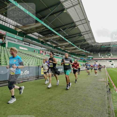 05.10.2025 - 20. swb-Marathon Bremen Michael Burmester http://msf.ph/oto/9224170 05.10.2025 10:32:07 Laufen im Stadion 7193, 8118, 8326, 8333, 8888, 9172, 9176, 9196, 9226, 9256, 9268, 9284, 9313, 9415, 9427, 9436, 9439, 9506, 9517, 9581, 9621, 9701, 9776, 9807, 9830, 9834, 9868, 9871, 9903, 9956, 9957, 9985, 10014, 10019, 10020, 10029, 10038, 10057, 10064, 10075, 10128, 10206, 10215, 10222, 10226, 10242, 10262, 10296, 10310, 10327, 10335, 10369, 10385, 10460, 10468, 10616, 10655, 10662, 10668, 10698, 10719, 10743, 10785, 7251, 9004, 9172, 9196, 9252, 9267, 9287, 9337, 9431, 9457 meine-sportfotos.de