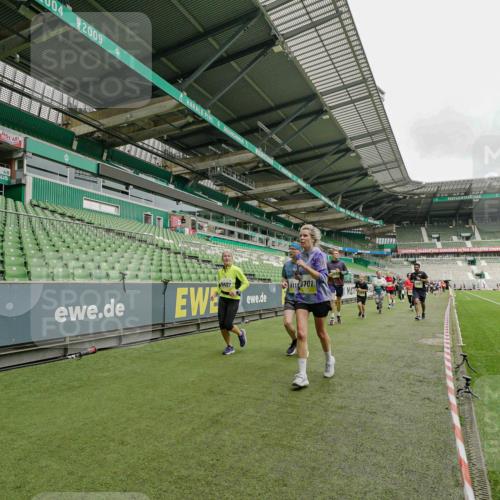 05.10.2025 - 20. swb-Marathon Bremen Michael Burmester http://msf.ph/oto/9224172 05.10.2025 10:32:09 Laufen im Stadion 7193, 8118, 8326, 8333, 8888, 9176, 9226, 9256, 9268, 9284, 9313, 9415, 9427, 9436, 9439, 9506, 9517, 9581, 9621, 9701, 9776, 9807, 9830, 9834, 9868, 9871, 9903, 9956, 9957, 9985, 10014, 10019, 10020, 10029, 10038, 10057, 10064, 10075, 10128, 10206, 10215, 10226, 10242, 10262, 10296, 10310, 10327, 10335, 10369, 10385, 10416, 10460, 10468, 10616, 10655, 10662, 10698, 10719, 10743, 10785, 7251, 9004, 9172, 9196, 9252, 9267, 9287, 9337, 9431, 9457, 10222 meine-sportfotos.de
