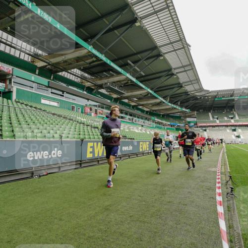 05.10.2025 - 20. swb-Marathon Bremen Michael Burmester http://msf.ph/oto/9224174 05.10.2025 10:32:12 Laufen im Stadion 7193, 8118, 8326, 8333, 8888, 9176, 9226, 9238, 9256, 9268, 9284, 9313, 9415, 9427, 9436, 9439, 9456, 9506, 9514, 9517, 9581, 9621, 9701, 9776, 9807, 9830, 9834, 9868, 9871, 9903, 9956, 9957, 9985, 10014, 10019, 10020, 10029, 10038, 10057, 10064, 10075, 10128, 10206, 10215, 10226, 10242, 10262, 10296, 10310, 10327, 10335, 10369, 10385, 10388, 10416, 10460, 10468, 10616, 10662, 10698, 10719, 10785, 7251, 9004, 9172, 9196, 9252, 9287, 9337, 9431, 9457, 9506, 10222 meine-sportfotos.de
