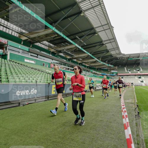 05.10.2025 - 20. swb-Marathon Bremen Michael Burmester http://msf.ph/oto/9224179 05.10.2025 10:32:15 Laufen im Stadion 7165, 7193, 8118, 8326, 8333, 8888, 9176, 9226, 9238, 9256, 9268, 9284, 9313, 9415, 9427, 9436, 9439, 9456, 9514, 9517, 9581, 9621, 9701, 9776, 9807, 9830, 9834, 9868, 9871, 9903, 9956, 9957, 9985, 10014, 10019, 10020, 10029, 10038, 10057, 10064, 10075, 10128, 10206, 10215, 10226, 10242, 10262, 10296, 10310, 10327, 10335, 10369, 10385, 10388, 10416, 10460, 10468, 10487, 10616, 10662, 10719, 10785, 7251, 9004, 9172, 9196, 9252, 9287, 9337, 9431, 9457, 9506, 9903, 10222 meine-sportfotos.de