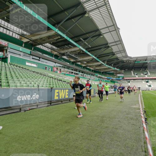 05.10.2025 - 20. swb-Marathon Bremen Michael Burmester http://msf.ph/oto/9224183 05.10.2025 10:32:19 Laufen im Stadion 7165, 7193, 8118, 8326, 8333, 8888, 9176, 9226, 9238, 9256, 9268, 9284, 9313, 9415, 9427, 9436, 9439, 9456, 9494, 9514, 9517, 9581, 9621, 9701, 9776, 9807, 9830, 9834, 9868, 9871, 9956, 9957, 9985, 10019, 10029, 10038, 10046, 10057, 10064, 10075, 10128, 10206, 10215, 10226, 10242, 10262, 10296, 10310, 10327, 10335, 10369, 10385, 10388, 10416, 10460, 10468, 10487, 10616, 10662, 10719, 10785, 7251, 9004, 9172, 9196, 9252, 9457, 9506, 9903, 10014, 10020, 10222 meine-sportfotos.de