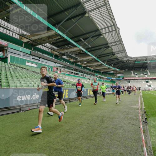 05.10.2025 - 20. swb-Marathon Bremen Michael Burmester http://msf.ph/oto/9224184 05.10.2025 10:32:19 Laufen im Stadion 7165, 7193, 8118, 8326, 8333, 8888, 9176, 9226, 9238, 9256, 9268, 9284, 9313, 9415, 9427, 9436, 9439, 9456, 9494, 9514, 9517, 9581, 9621, 9701, 9776, 9807, 9830, 9834, 9868, 9871, 9956, 9957, 9985, 10019, 10029, 10038, 10046, 10057, 10064, 10075, 10128, 10206, 10215, 10226, 10242, 10262, 10296, 10310, 10327, 10335, 10369, 10385, 10388, 10416, 10460, 10468, 10487, 10616, 10662, 10719, 10785, 7251, 9004, 9172, 9196, 9252, 9457, 9506, 9903, 10014, 10020, 10222 meine-sportfotos.de