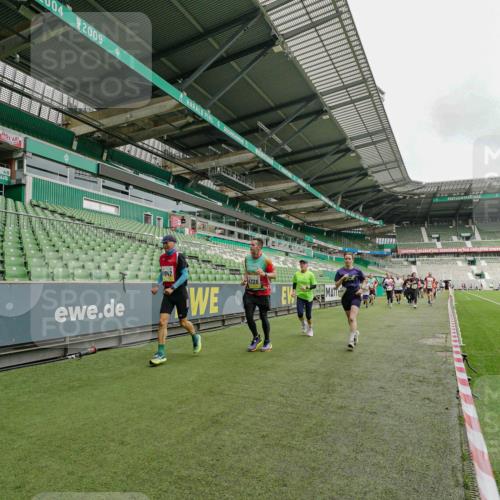 05.10.2025 - 20. swb-Marathon Bremen Michael Burmester http://msf.ph/oto/9224185 05.10.2025 10:32:20 Laufen im Stadion 7165, 7193, 8118, 8326, 8333, 8888, 9176, 9226, 9238, 9256, 9268, 9284, 9313, 9415, 9427, 9436, 9439, 9456, 9494, 9514, 9517, 9548, 9581, 9621, 9701, 9776, 9807, 9830, 9834, 9868, 9871, 9956, 9957, 9985, 10019, 10029, 10038, 10046, 10057, 10064, 10075, 10128, 10206, 10215, 10226, 10242, 10262, 10296, 10310, 10327, 10335, 10369, 10385, 10388, 10416, 10460, 10468, 10487, 10616, 10662, 10719, 10785, 9004, 9172, 9196, 9457, 9506, 9903, 10014, 10020, 10222, 10719 meine-sportfotos.de