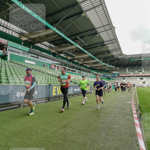 05.10.2025 - 20. swb-Marathon Bremen Michael Burmester http://msf.ph/oto/9224186 05.10.2025 10:32:21 Laufen im Stadion 7165, 7193, 8118, 8326, 8333, 8888, 9176, 9226, 9238, 9256, 9268, 9284, 9313, 9415, 9427, 9436, 9439, 9456, 9494, 9514, 9517, 9548, 9581, 9621, 9701, 9776, 9807, 9830, 9834, 9868, 9871, 9956, 9957, 9985, 10019, 10029, 10038, 10046, 10057, 10064, 10075, 10128, 10206, 10215, 10226, 10242, 10262, 10296, 10310, 10327, 10335, 10369, 10385, 10388, 10416, 10460, 10468, 10487, 10616, 10662, 10785, 9172, 9196, 9457, 9506, 9903, 10014, 10020, 10222, 10719 meine-sportfotos.de