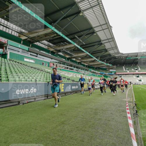 05.10.2025 - 20. swb-Marathon Bremen Michael Burmester http://msf.ph/oto/9224188 05.10.2025 10:32:24 Laufen im Stadion 7165, 7193, 8118, 8326, 8333, 8888, 9176, 9187, 9226, 9238, 9268, 9284, 9313, 9415, 9427, 9436, 9439, 9456, 9475, 9494, 9514, 9517, 9548, 9621, 9701, 9776, 9807, 9830, 9834, 9868, 9871, 9956, 9957, 9985, 10007, 10019, 10038, 10046, 10057, 10064, 10075, 10128, 10174, 10206, 10215, 10242, 10262, 10296, 10327, 10369, 10385, 10388, 10416, 10460, 10468, 10487, 10616, 10662, 10785, 9172, 9196, 9506, 9903, 10014, 10020, 10222, 10719 meine-sportfotos.de