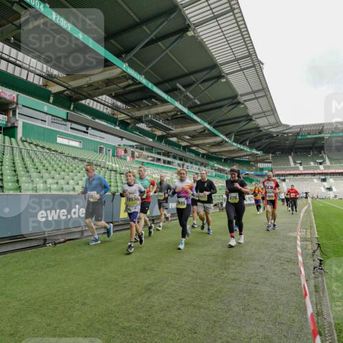 05.10.2025 - 20. swb-Marathon Bremen Michael Burmester http://msf.ph/oto/9224189 05.10.2025 10:32:26 Laufen im Stadion 7165, 7193, 8118, 8326, 8333, 8888, 9176, 9187, 9226, 9238, 9268, 9284, 9313, 9318, 9415, 9427, 9436, 9439, 9456, 9475, 9494, 9514, 9517, 9548, 9621, 9701, 9776, 9807, 9830, 9834, 9868, 9871, 9939, 9956, 9957, 9985, 10007, 10019, 10038, 10046, 10057, 10064, 10075, 10128, 10174, 10215, 10242, 10262, 10296, 10326, 10327, 10369, 10385, 10388, 10416, 10460, 10468, 10487, 10616, 10662, 10785, 9172, 9196, 9506, 9903, 10014, 10020, 10222, 10719 meine-sportfotos.de