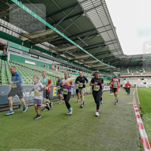 05.10.2025 - 20. swb-Marathon Bremen Michael Burmester http://msf.ph/oto/9224190 05.10.2025 10:32:26 Laufen im Stadion 7165, 7193, 8118, 8326, 8333, 8888, 9176, 9187, 9226, 9238, 9268, 9284, 9313, 9318, 9415, 9427, 9436, 9439, 9456, 9475, 9494, 9514, 9517, 9548, 9621, 9701, 9776, 9807, 9830, 9834, 9868, 9871, 9939, 9956, 9957, 9985, 10007, 10019, 10038, 10046, 10057, 10064, 10075, 10128, 10174, 10215, 10242, 10262, 10296, 10326, 10327, 10369, 10385, 10388, 10416, 10460, 10468, 10487, 10616, 10662, 10785, 9172, 9196, 9506, 9903, 10014, 10020, 10222, 10719 meine-sportfotos.de