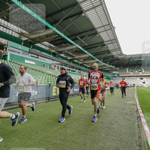 05.10.2025 - 20. swb-Marathon Bremen Michael Burmester http://msf.ph/oto/9224193 05.10.2025 10:32:28 Laufen im Stadion 7165, 7193, 8118, 8326, 8333, 9176, 9187, 9226, 9238, 9268, 9284, 9313, 9318, 9415, 9427, 9436, 9439, 9456, 9475, 9494, 9514, 9517, 9548, 9621, 9701, 9776, 9807, 9830, 9834, 9868, 9871, 9939, 9956, 9957, 9985, 10007, 10019, 10038, 10046, 10057, 10064, 10075, 10128, 10174, 10215, 10242, 10262, 10308, 10309, 10326, 10327, 10349, 10369, 10385, 10388, 10416, 10436, 10460, 10468, 10487, 10616, 10662, 10785, 9506, 9903, 10014, 10020, 10222, 10719 meine-sportfotos.de