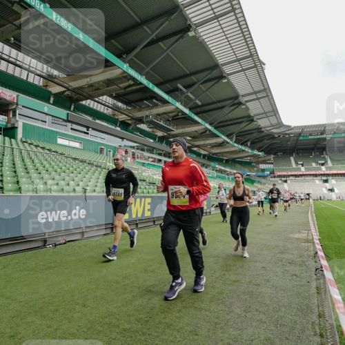 05.10.2025 - 20. swb-Marathon Bremen Michael Burmester http://msf.ph/oto/9224198 05.10.2025 10:32:31 Laufen im Stadion 7165, 7193, 8118, 8326, 8333, 9176, 9187, 9238, 9268, 9284, 9313, 9318, 9407, 9415, 9427, 9436, 9439, 9456, 9464, 9475, 9494, 9514, 9517, 9548, 9621, 9650, 9701, 9754, 9776, 9807, 9830, 9834, 9868, 9939, 9956, 9957, 9985, 10007, 10019, 10038, 10046, 10057, 10064, 10075, 10097, 10128, 10174, 10215, 10242, 10262, 10308, 10309, 10326, 10327, 10349, 10369, 10385, 10388, 10416, 10436, 10460, 10468, 10487, 10616, 10662, 10785, 9506, 9903, 10014, 10020, 10719 meine-sportfotos.de