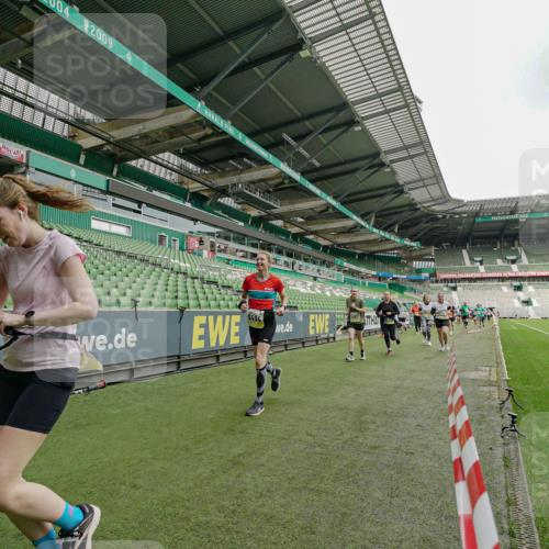 05.10.2025 - 20. swb-Marathon Bremen Michael Burmester http://msf.ph/oto/9224206 05.10.2025 10:32:39 Laufen im Stadion 7165, 8118, 8326, 8333, 9176, 9187, 9195, 9197, 9238, 9268, 9284, 9295, 9313, 9318, 9392, 9402, 9407, 9427, 9436, 9439, 9456, 9461, 9464, 9475, 9492, 9494, 9514, 9517, 9548, 9574, 9621, 9650, 9701, 9754, 9776, 9830, 9834, 9856, 9868, 9918, 9933, 9939, 9950, 9956, 9957, 9985, 10007, 10034, 10038, 10046, 10064, 10075, 10097, 10128, 10174, 10215, 10242, 10262, 10308, 10309, 10326, 10327, 10349, 10385, 10388, 10402, 10416, 10436, 10460, 10487, 10785, 10719 meine-sportfotos.de
