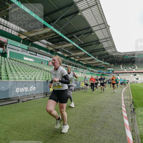 05.10.2025 - 20. swb-Marathon Bremen Michael Burmester http://msf.ph/oto/9224210 05.10.2025 10:32:43 Laufen im Stadion 7165, 8118, 8326, 8333, 9176, 9187, 9195, 9197, 9238, 9268, 9284, 9295, 9313, 9318, 9367, 9392, 9402, 9407, 9427, 9436, 9439, 9456, 9461, 9464, 9475, 9492, 9494, 9514, 9517, 9548, 9570, 9574, 9621, 9650, 9701, 9703, 9754, 9776, 9830, 9834, 9856, 9868, 9900, 9918, 9933, 9939, 9950, 9956, 9957, 9985, 10007, 10034, 10038, 10042, 10046, 10064, 10075, 10097, 10128, 10174, 10215, 10242, 10262, 10308, 10309, 10326, 10349, 10385, 10388, 10402, 10416, 10436, 10460, 10475, 10487 meine-sportfotos.de
