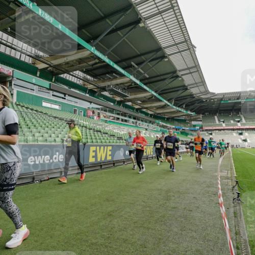 05.10.2025 - 20. swb-Marathon Bremen Michael Burmester http://msf.ph/oto/9224211 05.10.2025 10:32:45 Laufen im Stadion 7165, 8118, 8326, 8333, 9176, 9187, 9195, 9197, 9238, 9268, 9284, 9295, 9313, 9318, 9367, 9392, 9402, 9407, 9427, 9436, 9439, 9456, 9461, 9464, 9475, 9492, 9494, 9514, 9517, 9548, 9570, 9574, 9621, 9650, 9701, 9703, 9754, 9776, 9830, 9834, 9856, 9868, 9900, 9918, 9933, 9939, 9950, 9956, 9957, 9985, 10007, 10034, 10042, 10046, 10075, 10097, 10128, 10174, 10215, 10234, 10253, 10262, 10308, 10309, 10326, 10349, 10385, 10388, 10402, 10416, 10436, 10460, 10475, 10487 meine-sportfotos.de