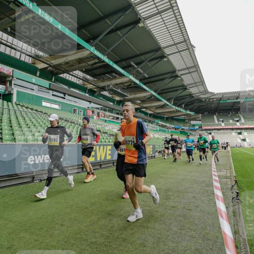 05.10.2025 - 20. swb-Marathon Bremen Michael Burmester http://msf.ph/oto/9224214 05.10.2025 10:32:47 Laufen im Stadion 7165, 8326, 8333, 9176, 9187, 9195, 9197, 9238, 9260, 9268, 9284, 9295, 9313, 9318, 9367, 9392, 9402, 9407, 9427, 9436, 9439, 9456, 9461, 9464, 9475, 9492, 9494, 9514, 9517, 9548, 9570, 9574, 9621, 9650, 9701, 9703, 9754, 9776, 9830, 9834, 9856, 9868, 9900, 9918, 9933, 9939, 9950, 9956, 9957, 9985, 10007, 10034, 10042, 10046, 10097, 10128, 10174, 10215, 10234, 10253, 10262, 10308, 10309, 10326, 10349, 10385, 10388, 10394, 10402, 10416, 10436, 10460, 10475, 10487 meine-sportfotos.de