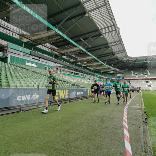 05.10.2025 - 20. swb-Marathon Bremen Michael Burmester http://msf.ph/oto/9224215 05.10.2025 10:32:48 Laufen im Stadion 7165, 8326, 8333, 9176, 9187, 9195, 9197, 9238, 9260, 9268, 9284, 9295, 9313, 9318, 9367, 9392, 9402, 9407, 9436, 9439, 9456, 9461, 9464, 9475, 9492, 9494, 9514, 9517, 9548, 9570, 9574, 9621, 9650, 9701, 9703, 9754, 9776, 9830, 9834, 9856, 9868, 9900, 9918, 9933, 9939, 9950, 9956, 9957, 9985, 10007, 10034, 10042, 10046, 10097, 10128, 10174, 10215, 10234, 10253, 10262, 10308, 10309, 10326, 10349, 10385, 10388, 10394, 10402, 10416, 10436, 10460, 10475, 10487 meine-sportfotos.de