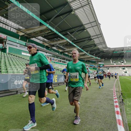 05.10.2025 - 20. swb-Marathon Bremen Michael Burmester http://msf.ph/oto/9224219 05.10.2025 10:32:51 Laufen im Stadion 7165, 8326, 8333, 9176, 9187, 9195, 9197, 9238, 9260, 9268, 9284, 9295, 9313, 9318, 9367, 9392, 9402, 9407, 9436, 9439, 9456, 9461, 9464, 9475, 9492, 9494, 9514, 9517, 9539, 9548, 9570, 9574, 9650, 9703, 9754, 9776, 9830, 9834, 9856, 9868, 9900, 9918, 9933, 9939, 9950, 9956, 9957, 9985, 10007, 10008, 10034, 10042, 10046, 10097, 10174, 10215, 10234, 10253, 10308, 10309, 10326, 10349, 10385, 10387, 10388, 10394, 10402, 10416, 10436, 10460, 10475, 10487 meine-sportfotos.de