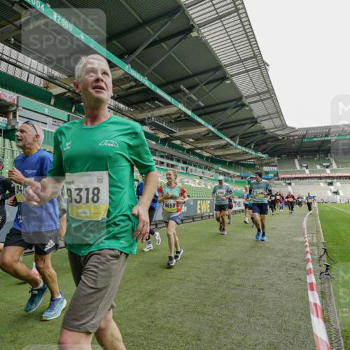 05.10.2025 - 20. swb-Marathon Bremen Michael Burmester http://msf.ph/oto/9224221 05.10.2025 10:32:52 Laufen im Stadion 7165, 8326, 8333, 9176, 9187, 9195, 9197, 9238, 9260, 9268, 9284, 9295, 9313, 9318, 9367, 9392, 9402, 9407, 9436, 9439, 9456, 9461, 9464, 9475, 9492, 9494, 9514, 9517, 9539, 9548, 9570, 9574, 9650, 9703, 9754, 9776, 9830, 9834, 9856, 9868, 9900, 9918, 9933, 9939, 9950, 9956, 9957, 9985, 10007, 10008, 10034, 10042, 10046, 10097, 10174, 10215, 10234, 10253, 10308, 10309, 10326, 10349, 10385, 10387, 10388, 10394, 10402, 10416, 10436, 10460, 10475, 10487 meine-sportfotos.de