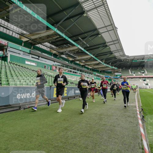 05.10.2025 - 20. swb-Marathon Bremen Michael Burmester http://msf.ph/oto/9224229 05.10.2025 10:32:57 Laufen im Stadion 7165, 8326, 8333, 9176, 9187, 9195, 9197, 9238, 9260, 9268, 9284, 9295, 9313, 9318, 9367, 9392, 9402, 9407, 9436, 9439, 9456, 9461, 9464, 9475, 9492, 9494, 9514, 9517, 9539, 9548, 9570, 9574, 9650, 9703, 9754, 9830, 9834, 9835, 9856, 9868, 9900, 9918, 9933, 9939, 9950, 9957, 9985, 10007, 10008, 10034, 10042, 10046, 10097, 10174, 10215, 10234, 10253, 10308, 10309, 10326, 10349, 10385, 10387, 10388, 10394, 10402, 10416, 10436, 10460, 10475, 10487 meine-sportfotos.de