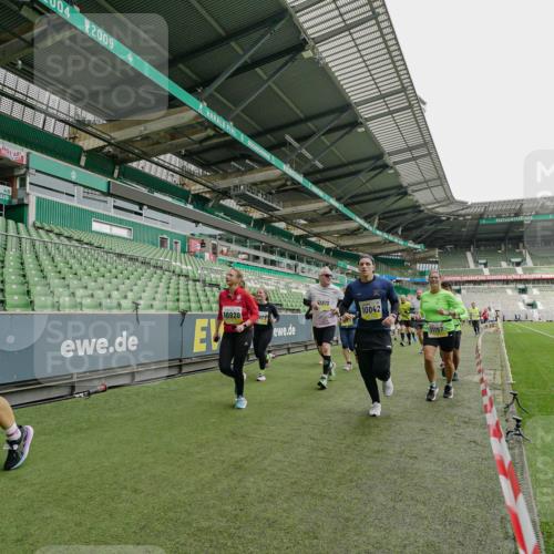 05.10.2025 - 20. swb-Marathon Bremen Michael Burmester http://msf.ph/oto/9224245 05.10.2025 10:33:05 Laufen im Stadion 7077, 7165, 9187, 9195, 9197, 9238, 9258, 9260, 9268, 9284, 9295, 9318, 9359, 9367, 9392, 9402, 9407, 9456, 9461, 9464, 9475, 9492, 9494, 9514, 9517, 9539, 9548, 9570, 9574, 9577, 9650, 9654, 9703, 9754, 9830, 9835, 9856, 9900, 9918, 9933, 9939, 9950, 10007, 10008, 10034, 10042, 10046, 10097, 10174, 10232, 10233, 10234, 10253, 10256, 10308, 10309, 10323, 10326, 10349, 10385, 10387, 10388, 10394, 10402, 10416, 10436, 10475, 10484, 10487, 10533, 10915 meine-sportfotos.de